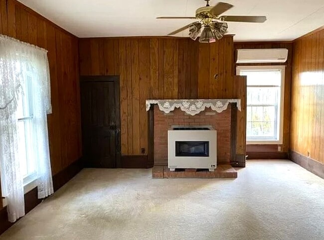 Building Photo - Classic country style house available now!