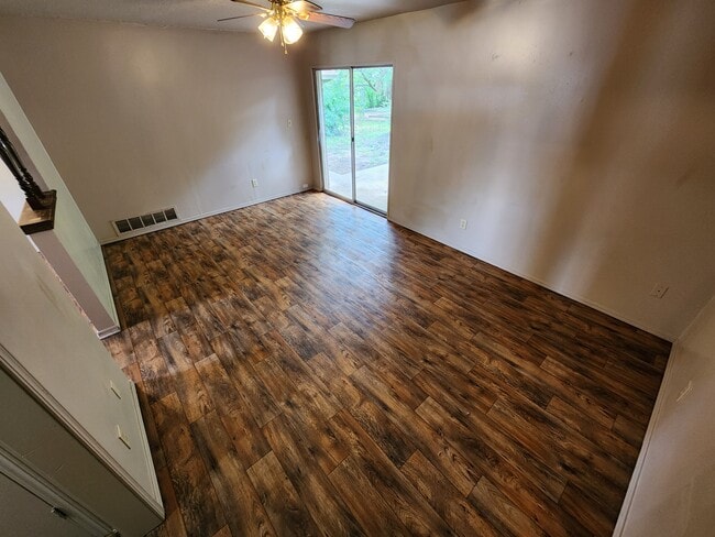 Building Photo - 830 Crestview Ave