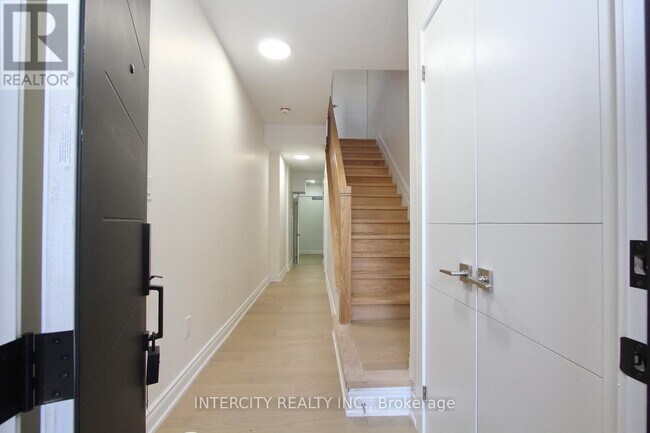 Building Photo - 11 Desiree Pl