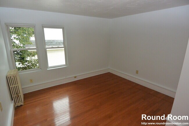 Building Photo - 66 Pleasant St