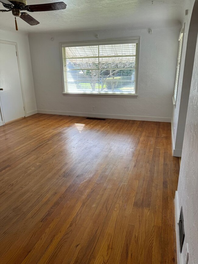 Foto del edificio - 1533 Melrose St