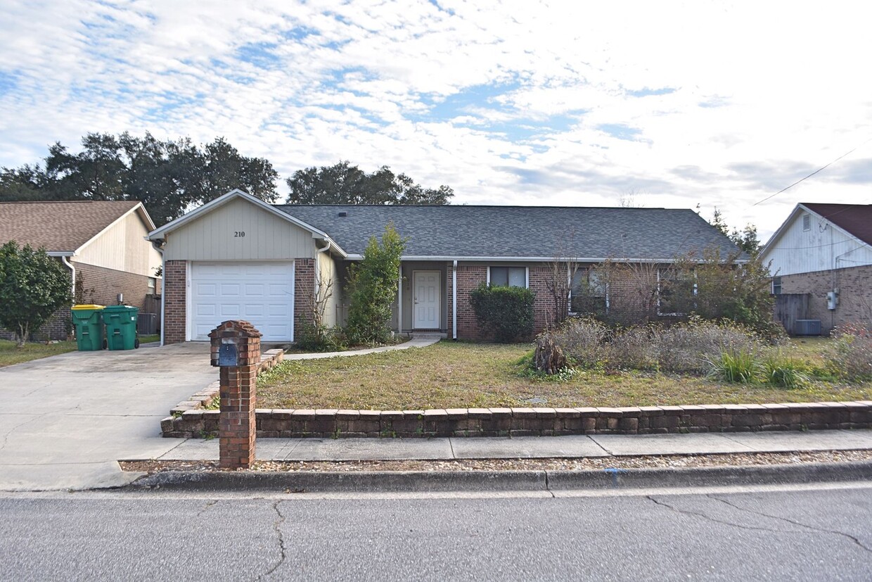 Primary Photo - Four Bedroom Niceville Proper