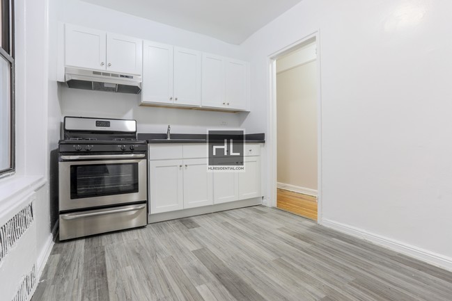 Building Photo - 1 Bedroom w/ Stainless Steel Appliances !