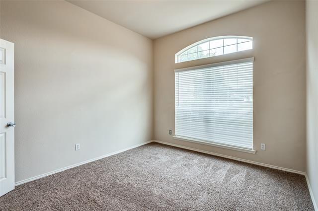Foto del edificio - 6201 Holliwell Ln