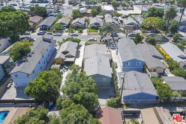 Building Photo - 231 E 85th St