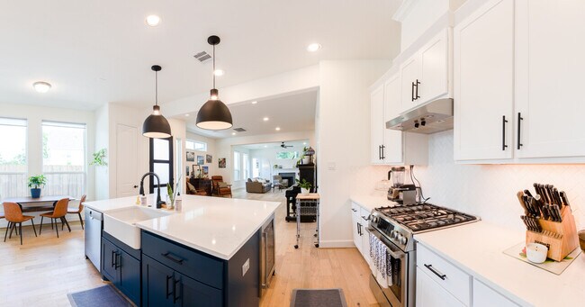 Foto del edificio - 723 W 16th St