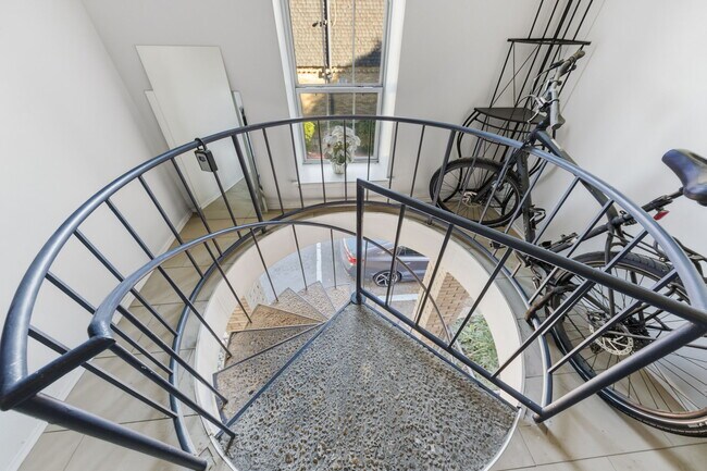 Building Photo - 5057 Les Chateaux Dr