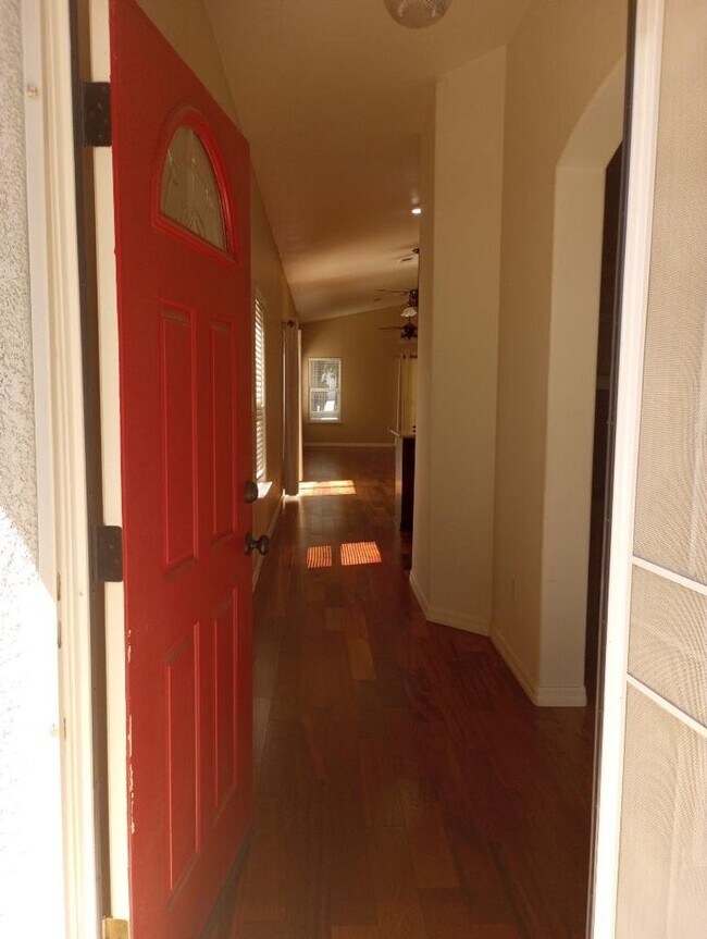 Foto del edificio - House - Now accepting applications!