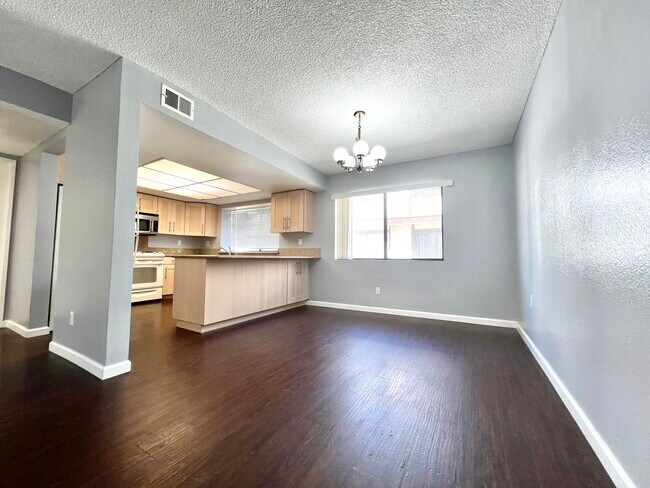 Foto del edificio - 17057 S Vermont Ave