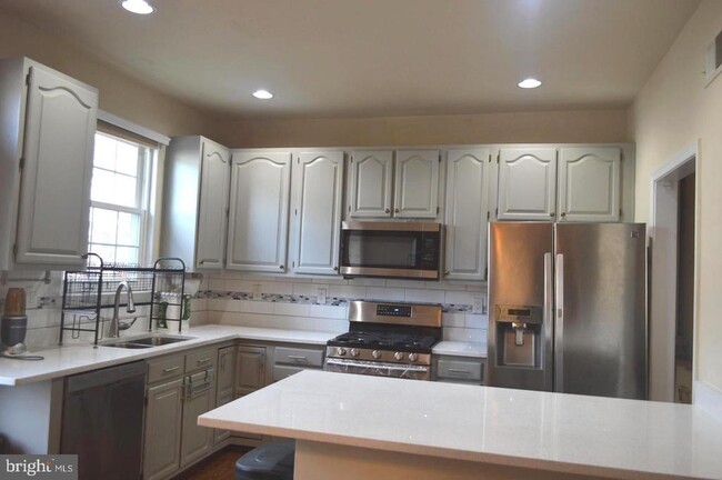Building Photo - 14608 Stream Pond Dr