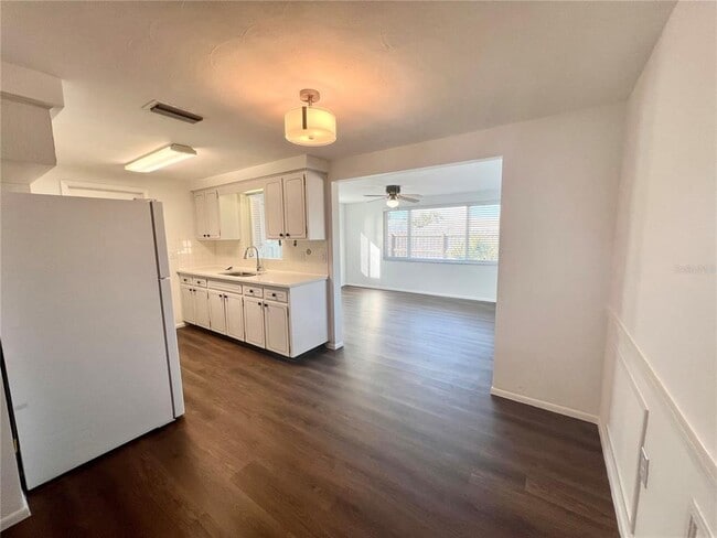 Building Photo - 5137 Cicero Dr