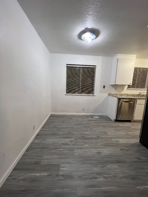 Building Photo - 1518 Moorpark Ave