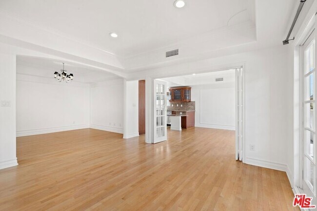 Foto del edificio - 11723 Mayfield Ave