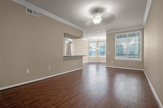 Building Photo - 7575 Kirby Dr