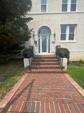Building Photo - 314 V St NE