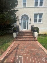 Building Photo - 314 V St NE