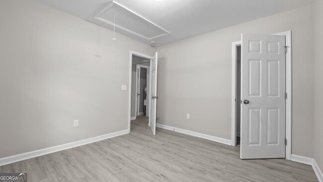 Building Photo - 612 Hardy Ave SW
