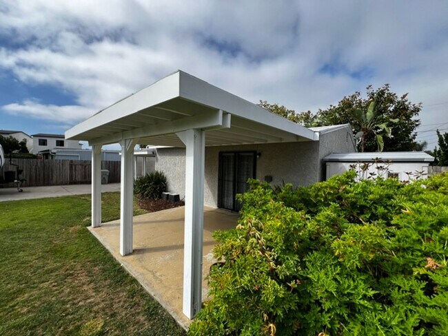 Building Photo - Large, Single Family 3 Bed, 1 Bath in North Clairemont w/ Spacious Backyard!