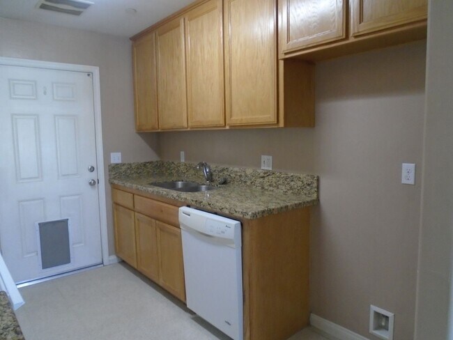 Foto del edificio - 620 W Day Ave