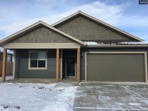 Building Photo - 3179 Tschache Ln