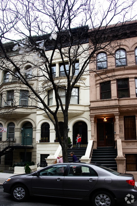 Building Photo - 326 W 71st St