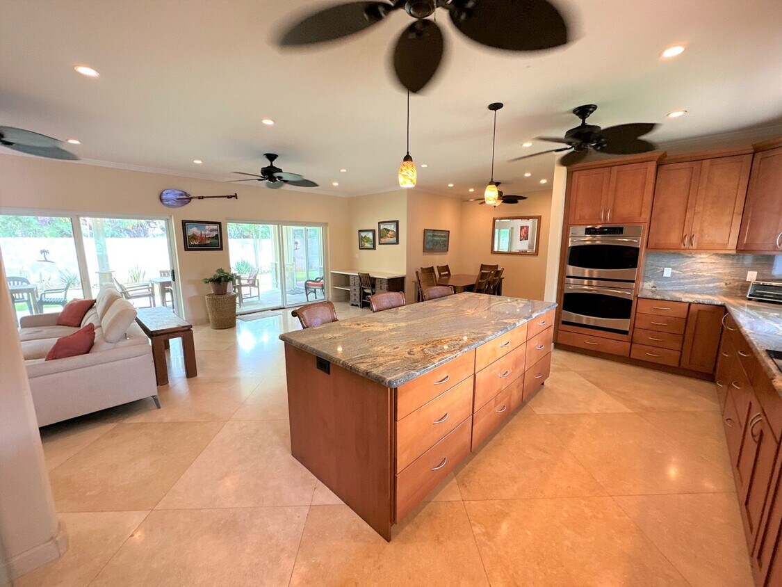 Primary Photo - Gorgeous Furnished Beachside Home in Kailu...