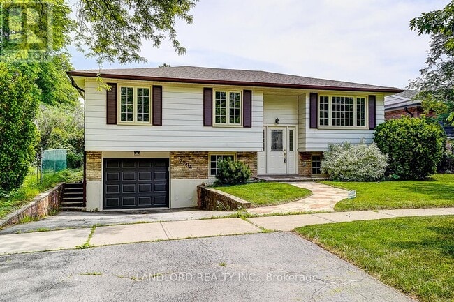 Building Photo - 2294 Wyandotte Dr