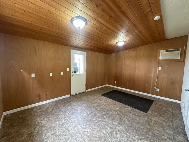 Building Photo - Cozy country home coming soon!