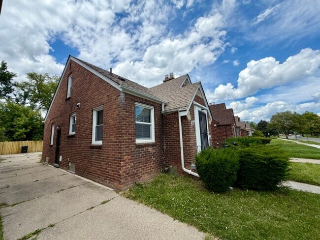 Foto del edificio - Section 8 Completely Renovated 3-Bedroom Home for Lease - Call (313)429-3244