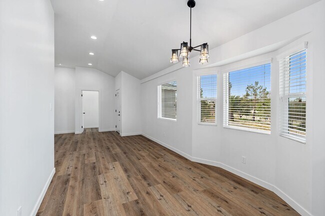 Foto del edificio - Designer Culver/Fairfax House + Studio | Dog Run & Private Orchard | 3-Car Parking