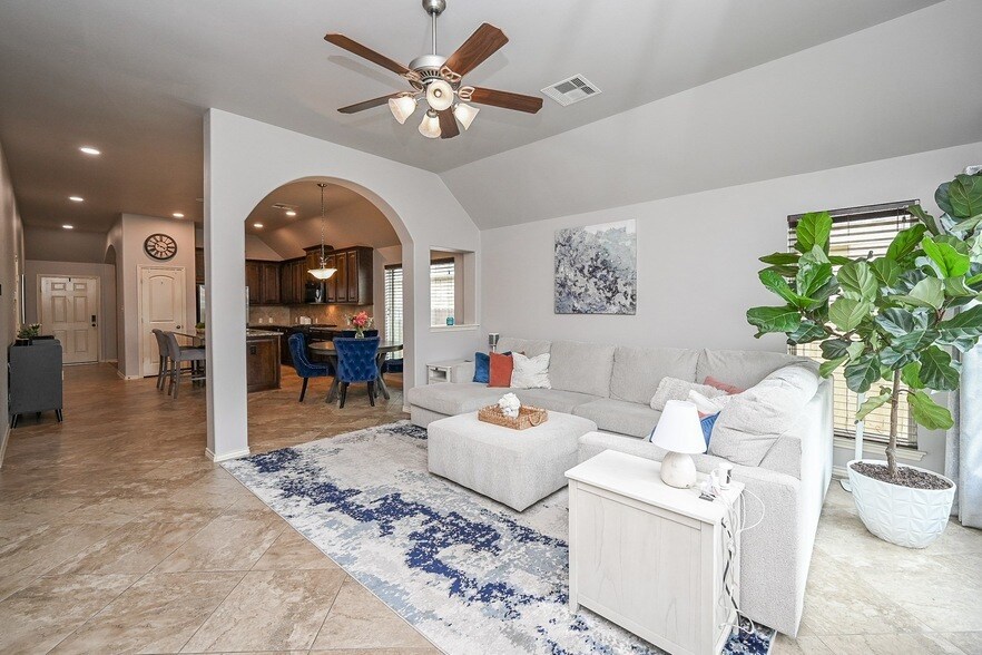 Primary Photo - 10911 Overland Trail Dr