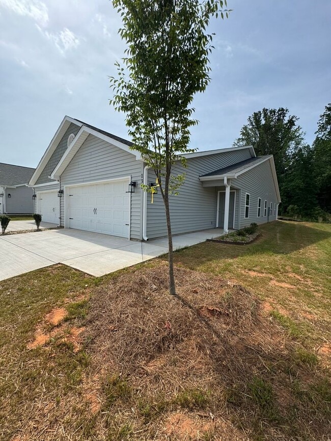 Building Photo - 136 Brawley Villas Pl