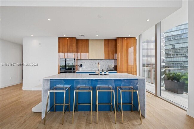 Foto del edificio - 2678 Tigertail Ave