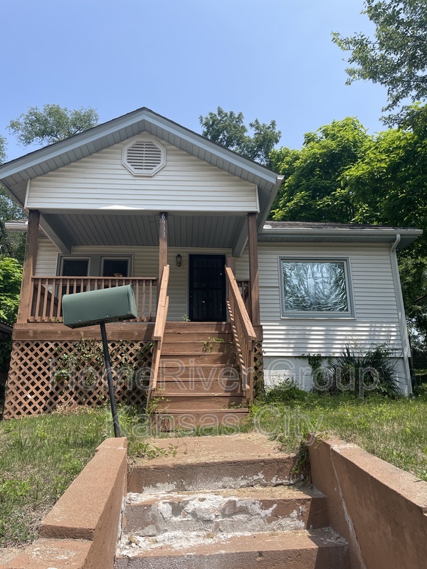 Primary Photo - 6933 Spruce Ave