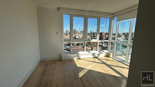 Foto del edificio - EAST 2ND ST