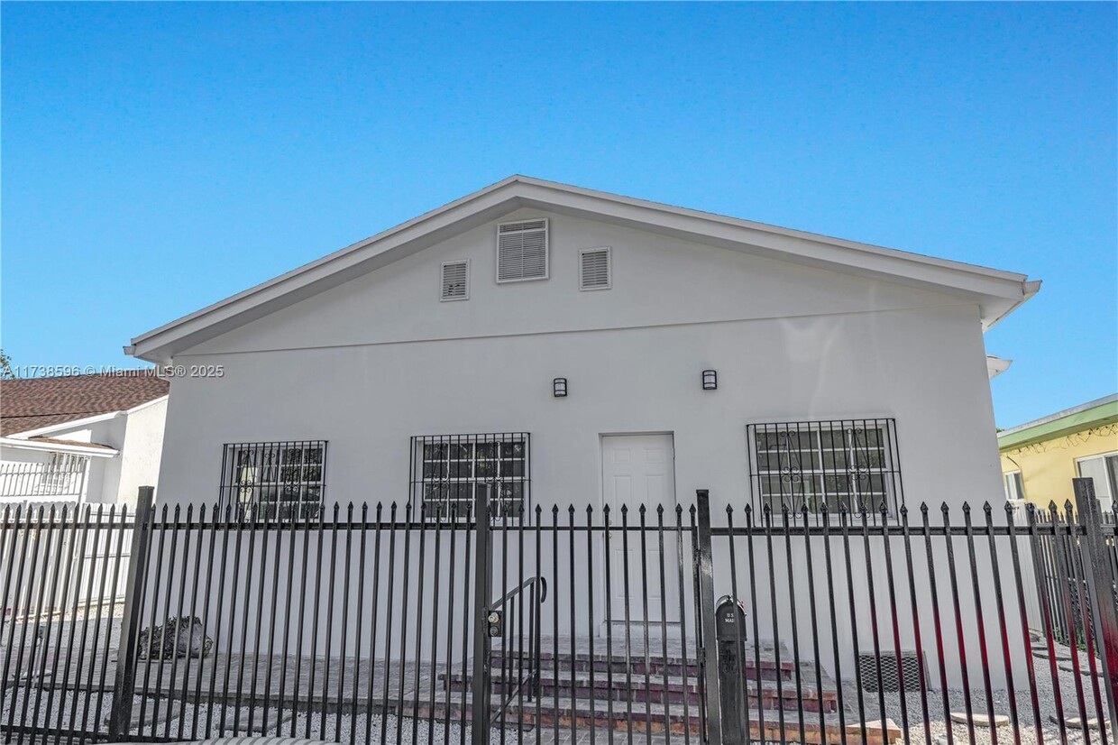 Foto principal - 1368 NW 28th St