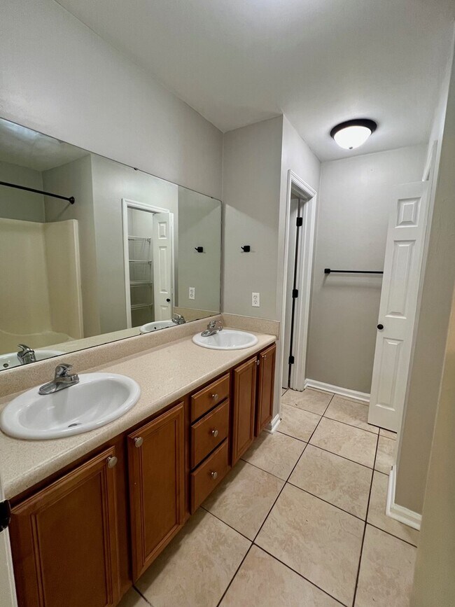 Foto del edificio - 162 Cove Landing Dr