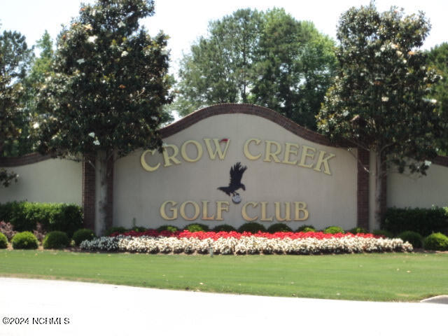 Building Photo - 395 S Crow Creek Dr