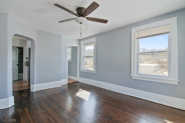 Foto del edificio - 70 Elm Rd