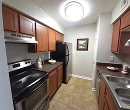 Building Photo - 8100 Creekbend Dr