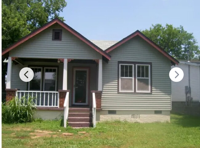 Building Photo - 401 Elm St