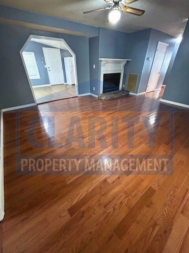 Foto del edificio - Spacious 3 bedroom, 2 bath home
