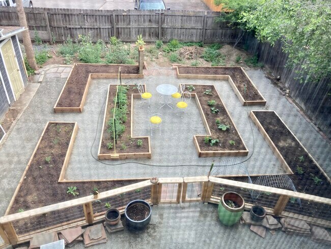 Building Photo - 1019 8th Ave