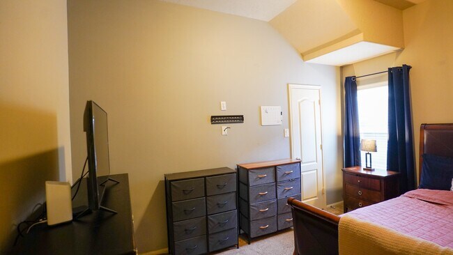 Building Photo - 2109 Mooncrest Dr