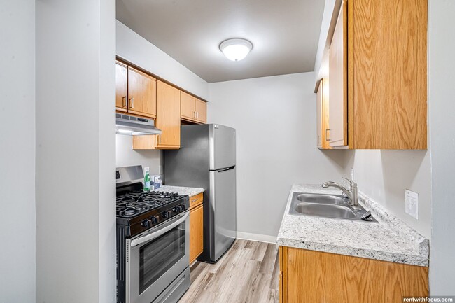 Building Photo - Clayton Ridge