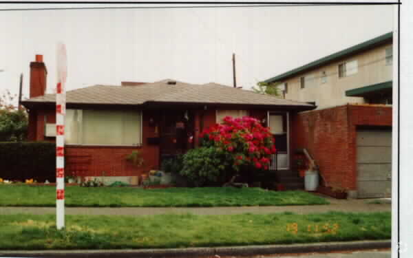 Building Photo - 1215 NW 85th St