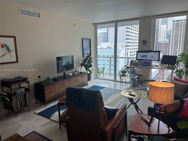 Foto del edificio - 244 Biscayne Blvd