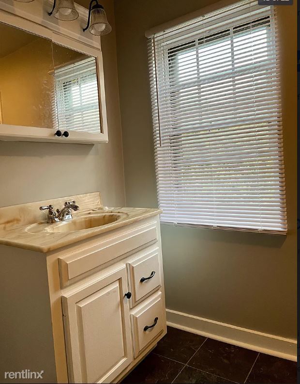 Foto del edificio - 3 br, 1 bath House - 330 East Locust Stree...