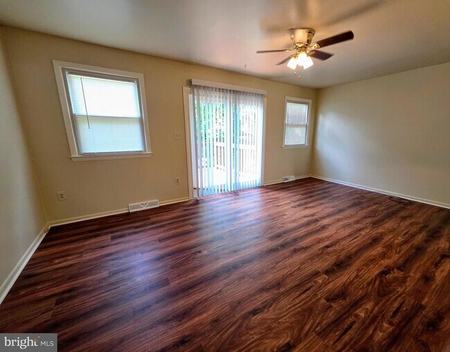 Foto del edificio - 822 Calvert Towne Dr