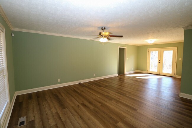 Foto del edificio - MOVE IN READY!